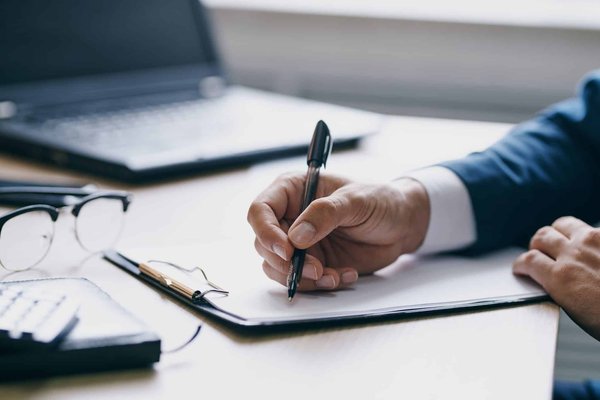 Quelles qualifications sont recherchées par les employeurs à Antibes?